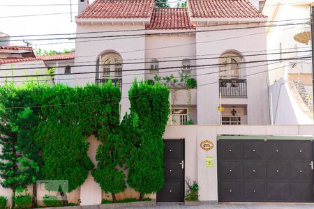 Casa à venda com 400m², 4 quartos e 4 vagas Casa à venda com 400m², 4 quartos e 4 vagasFachada