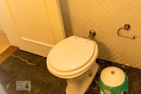 Casa à venda com 400m², 4 quartos e 4 vagas Casa à venda com 400m², 4 quartos e 4 vagasDetalhe do Banheiro da Suite