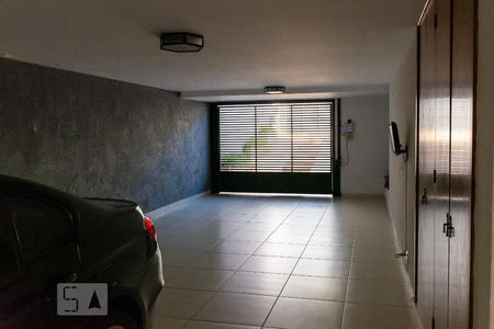 Casa à venda com 400m², 4 quartos e 4 vagas Casa à venda com 400m², 4 quartos e 4 vagasGaragem