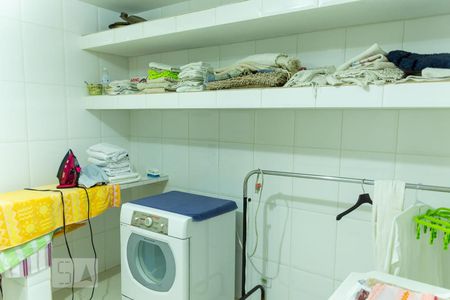 Casa à venda com 400m², 4 quartos e 4 vagas Casa à venda com 400m², 4 quartos e 4 vagasÁrea de Serviço