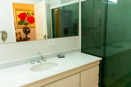 Casa à venda com 400m², 4 quartos e 4 vagas Casa à venda com 400m², 4 quartos e 4 vagasBanheiro Social