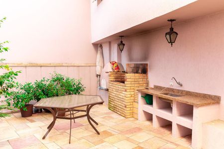 Casa à venda com 400m², 4 quartos e 4 vagas Casa à venda com 400m², 4 quartos e 4 vagasChurrasqueira