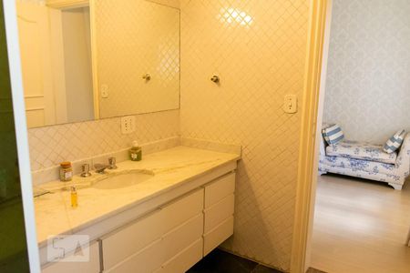 Casa à venda com 400m², 4 quartos e 4 vagas Casa à venda com 400m², 4 quartos e 4 vagasBanheiro da Suíte