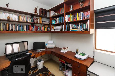 Casa à venda com 400m², 3 quartos e 3 vagas Casa à venda com 400m², 3 quartos e 3 vagasEscritório