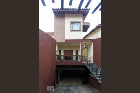 Casa à venda com 400m², 3 quartos e 3 vagas Casa à venda com 400m², 3 quartos e 3 vagasFachada