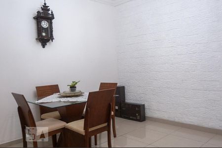 Casa à venda com 115m², 2 quartos e 1 vagaSala