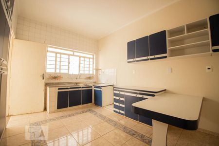 Casa à venda com 214m², 3 quartos e 3 vagas Casa à venda com 214m², 3 quartos e 3 vagascozinha