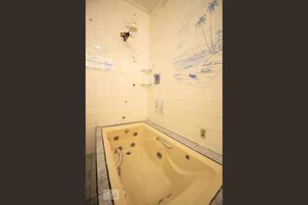 Casa à venda com 214m², 3 quartos e 3 vagas Casa à venda com 214m², 3 quartos e 3 vagassuite