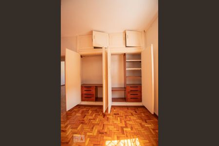 Casa à venda com 214m², 3 quartos e 3 vagas Casa à venda com 214m², 3 quartos e 3 vagassuite