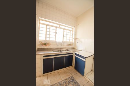 Casa à venda com 214m², 3 quartos e 3 vagas Casa à venda com 214m², 3 quartos e 3 vagascozinha