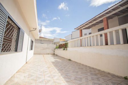 Casa à venda com 214m², 3 quartos e 3 vagas Casa à venda com 214m², 3 quartos e 3 vagasarea externa