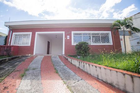 Casa à venda com 214m², 3 quartos e 3 vagas Casa à venda com 214m², 3 quartos e 3 vagasfachada
