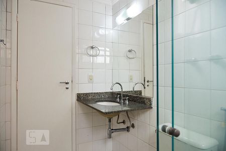 Apartamento à venda com 125m², 3 quartos e 2 vagas Apartamento à venda com 125m², 3 quartos e 2 vagasBanheiro da Suíte
