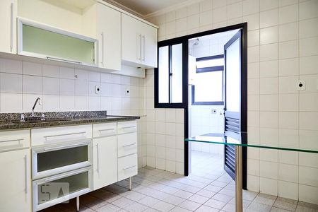 Apartamento à venda com 125m², 3 quartos e 2 vagas Apartamento à venda com 125m², 3 quartos e 2 vagasCozinha