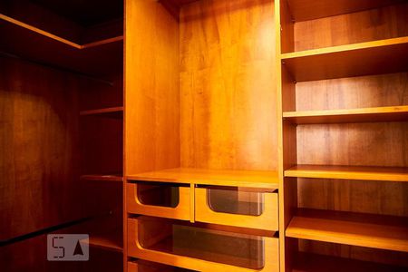 Apartamento à venda com 125m², 3 quartos e 2 vagas Apartamento à venda com 125m², 3 quartos e 2 vagasCloset