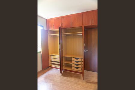 Apartamento à venda com 110m², 3 quartos e 3 vagas Apartamento à venda com 110m², 3 quartos e 3 vagasArmário do quarto 1