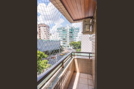 Apartamento à venda com 110m², 3 quartos e 3 vagas Apartamento à venda com 110m², 3 quartos e 3 vagasSacada da suíte