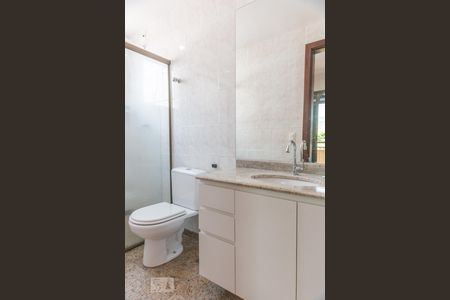 Apartamento à venda com 110m², 3 quartos e 3 vagas Apartamento à venda com 110m², 3 quartos e 3 vagasBanheiro da suíte