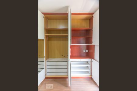 Apartamento à venda com 110m², 3 quartos e 3 vagas Apartamento à venda com 110m², 3 quartos e 3 vagasArmário da suíte