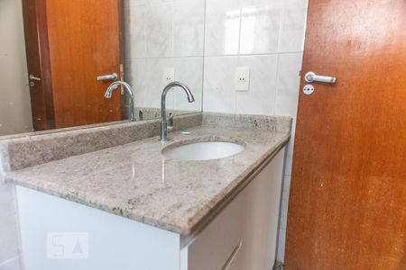Apartamento à venda com 110m², 3 quartos e 3 vagas Apartamento à venda com 110m², 3 quartos e 3 vagasPia do banheiro da suíte