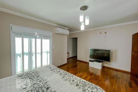 Casa à venda com 328m², 4 quartos e 6 vagasSuite