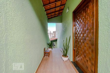 Casa à venda com 328m², 4 quartos e 6 vagasEntrada