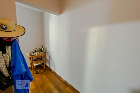 Casa à venda com 328m², 4 quartos e 6 vagasSuite