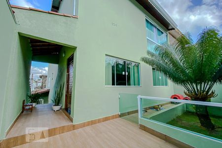 Casa à venda com 328m², 4 quartos e 6 vagasQuintal