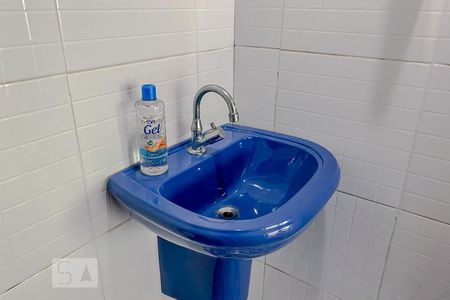 Casa à venda com 328m², 4 quartos e 6 vagasDetalhe Lavabo 2