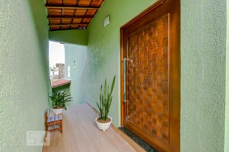 Casa à venda com 328m², 4 quartos e 6 vagasEntrada