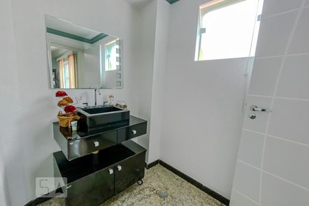 Casa à venda com 328m², 4 quartos e 6 vagasLavabo