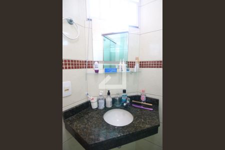 Casa à venda com 170m², 3 quartos e 4 vagasBanheiro do Quarto 2