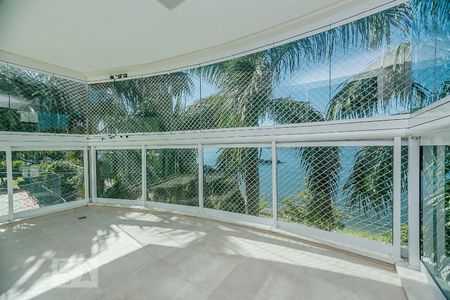 Apartamento à venda com 500m², 4 quartos e 4 vagas Apartamento à venda com 500m², 4 quartos e 4 vagasVaranda da Suíte Principal