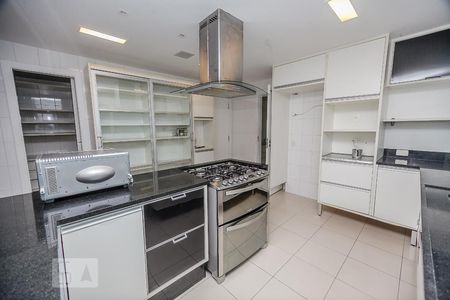 Apartamento à venda com 500m², 4 quartos e 4 vagas Apartamento à venda com 500m², 4 quartos e 4 vagasCozinha
