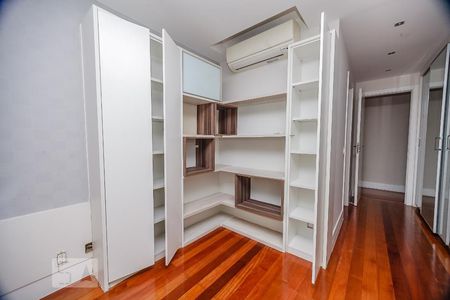 Apartamento à venda com 500m², 4 quartos e 4 vagas Apartamento à venda com 500m², 4 quartos e 4 vagasQuarto da Suíte 3