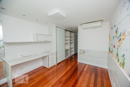 Apartamento à venda com 500m², 4 quartos e 4 vagas Apartamento à venda com 500m², 4 quartos e 4 vagasQuarto da Suíte 2