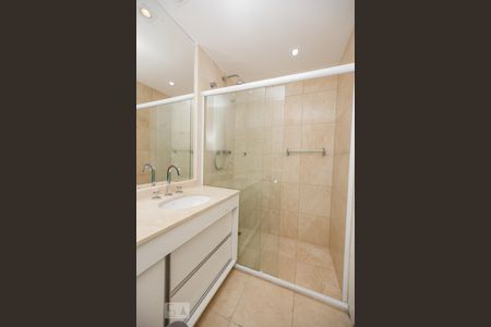 Apartamento à venda com 500m², 4 quartos e 4 vagas Apartamento à venda com 500m², 4 quartos e 4 vagasBanheiro do Quarto da Suíte 2