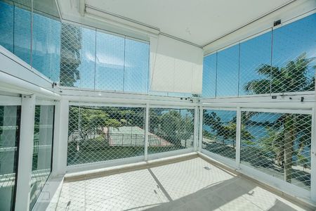 Apartamento à venda com 500m², 4 quartos e 4 vagas Apartamento à venda com 500m², 4 quartos e 4 vagasVaranda do Quarto da Suíte 2