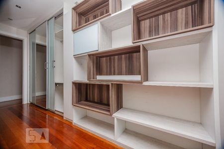 Apartamento à venda com 500m², 4 quartos e 4 vagas Apartamento à venda com 500m², 4 quartos e 4 vagasQuarto da Suíte 3