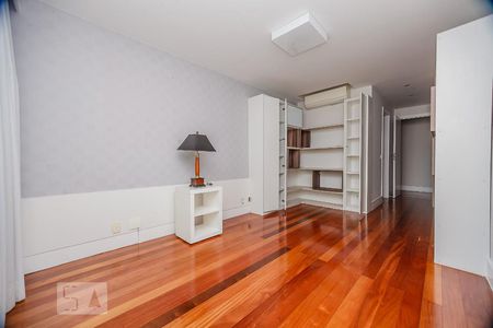 Apartamento à venda com 500m², 4 quartos e 4 vagas Apartamento à venda com 500m², 4 quartos e 4 vagasQuarto da Suíte 3