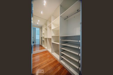 Apartamento à venda com 500m², 4 quartos e 4 vagas Apartamento à venda com 500m², 4 quartos e 4 vagasCloset do Quarto da Suíte 4