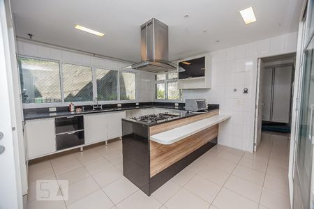 Apartamento à venda com 500m², 4 quartos e 4 vagas Apartamento à venda com 500m², 4 quartos e 4 vagasCozinha