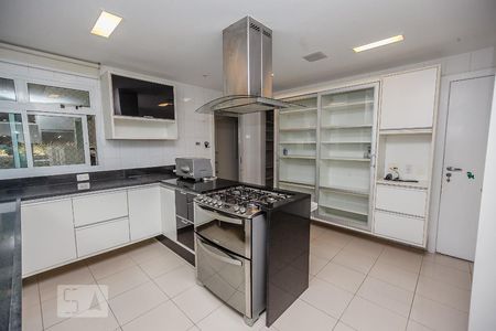 Apartamento à venda com 500m², 4 quartos e 4 vagas Apartamento à venda com 500m², 4 quartos e 4 vagasCozinha