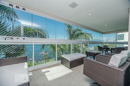 Apartamento à venda com 500m², 4 quartos e 4 vagas Apartamento à venda com 500m², 4 quartos e 4 vagasVaranda da Sala