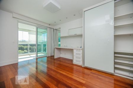 Apartamento à venda com 500m², 4 quartos e 4 vagas Apartamento à venda com 500m², 4 quartos e 4 vagasQuarto da Suíte 2