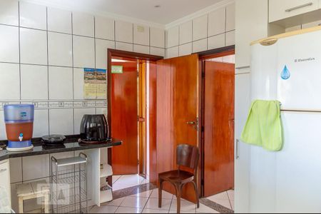 Casa à venda com 270m², 3 quartos e 3 vagas Casa à venda com 270m², 3 quartos e 3 vagasCozinha