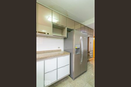 Apartamento à venda com 225m², 4 quartos e 3 vagas Apartamento à venda com 225m², 4 quartos e 3 vagasCozinha