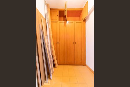 Apartamento à venda com 225m², 4 quartos e 3 vagas Apartamento à venda com 225m², 4 quartos e 3 vagasQuarto de Serviço