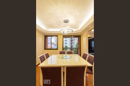 Apartamento à venda com 225m², 4 quartos e 3 vagas Apartamento à venda com 225m², 4 quartos e 3 vagasSala de Jantar