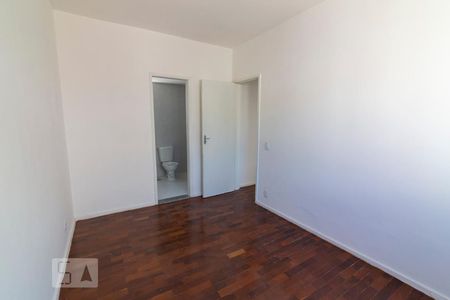 Apartamento à venda com 78m², 2 quartos e 2 vagas Apartamento à venda com 78m², 2 quartos e 2 vagasSuíte